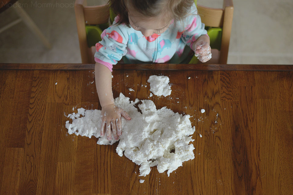 Snow Dough Recipe - great sensory play for toddlers and kids! Made with only 3 ingredients! ModernMommyhood.com