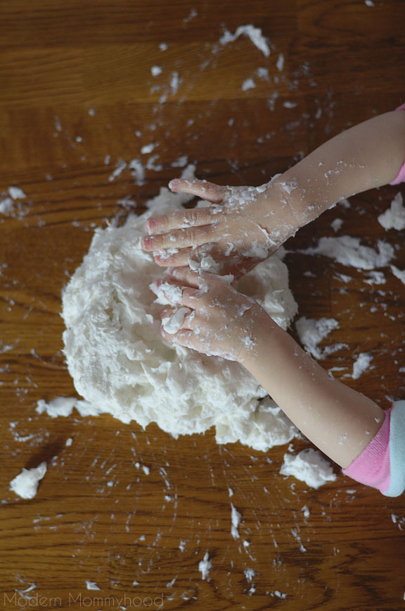 Snow Dough Recipe - great sensory play for toddlers and kids! Made with only 3 ingredients! ModernMommyhood.com