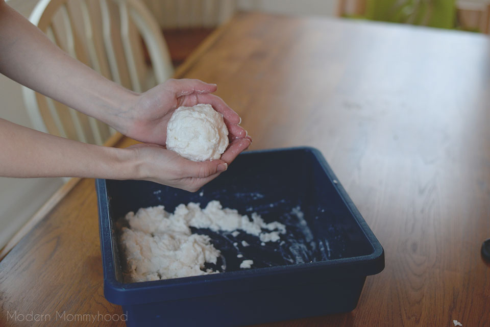 Snow Dough Recipe - great sensory play for toddlers and kids! Made with only 3 ingredients! ModernMommyhood.com