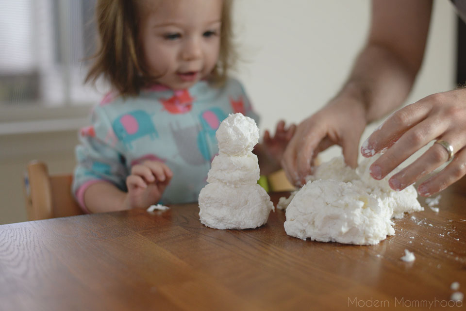 Snow Dough Recipe - great sensory play for toddlers and kids! Made with only 3 ingredients! ModernMommyhood.com