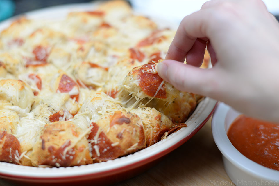 Pizza Pull-Apart Bread Recipe- a super cheesy appetizer that is quick to whip up!