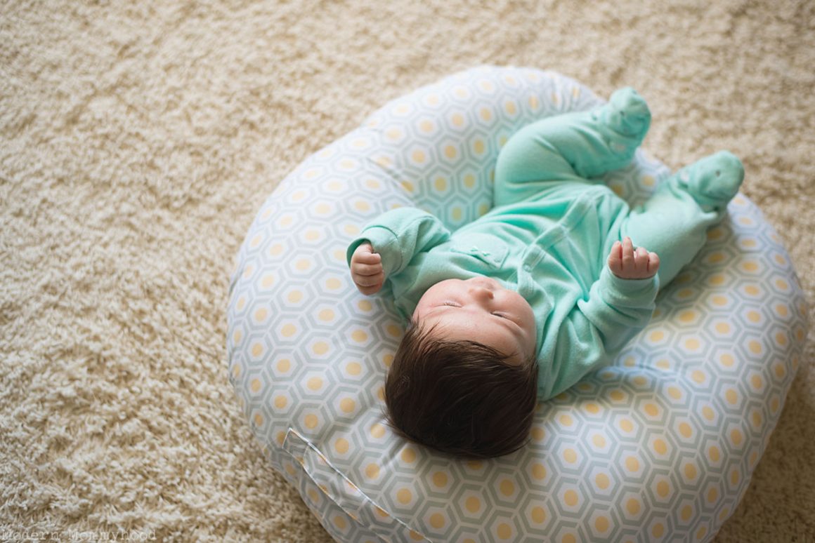 Boppy Newborn Lounger {Review} Modernly