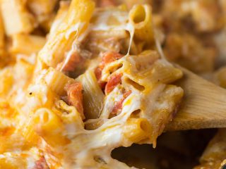 One Pot Baked Ziti - a hearty pasta dish recipe that's easy to make, the whole family will enjoy and has hardly any clean up! Perfect for a weeknight meal!