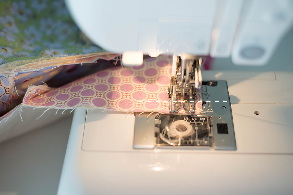 Rustic Rag Quilt Tutorial - a super easy and quick quilt (great for beginners) that looks well loved and cozy from the very first wash!