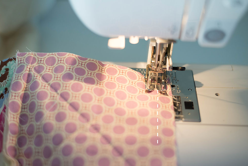 Rustic Rag Quilt Tutorial - a super easy and quick quilt (great for beginners) that looks well loved and cozy from the very first wash!