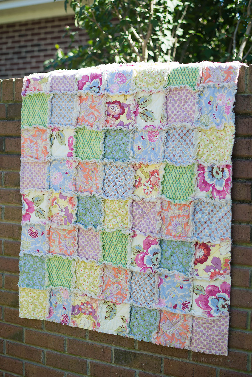 Rustic Rag Quilt Tutorial - a super easy and quick quilt (great for beginners) that looks well loved and cozy from the very first wash!