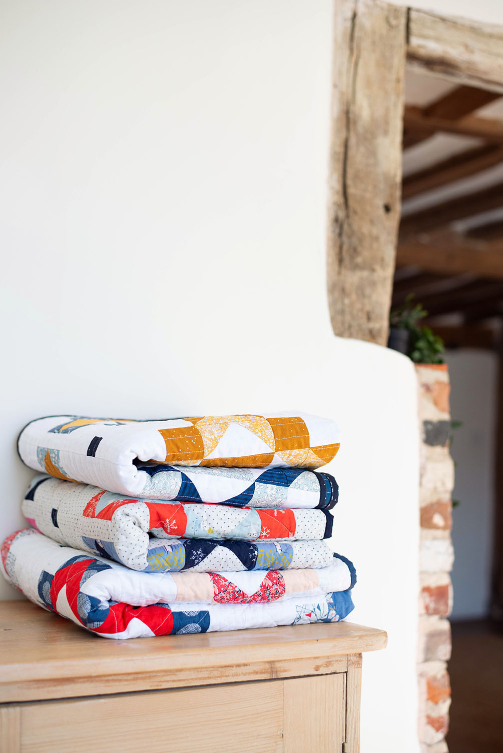 Framed Folk Quilt - a fat quarter friendly quilt pattern by Modernly Morgan